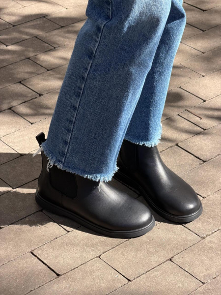 Челсі жіночі шкіряні чорного кольору анатомічні на байці