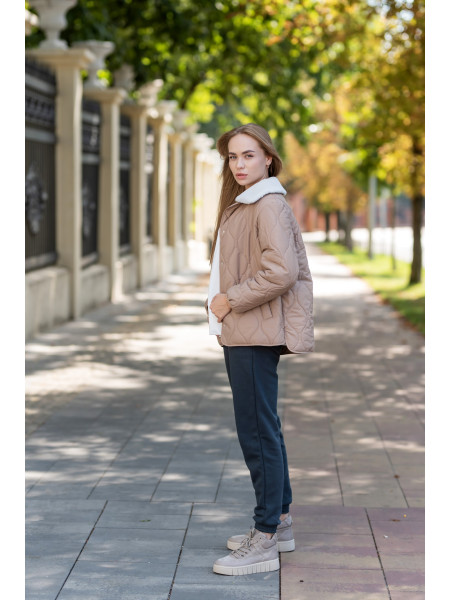 Куртка жіноча бежева стьобана